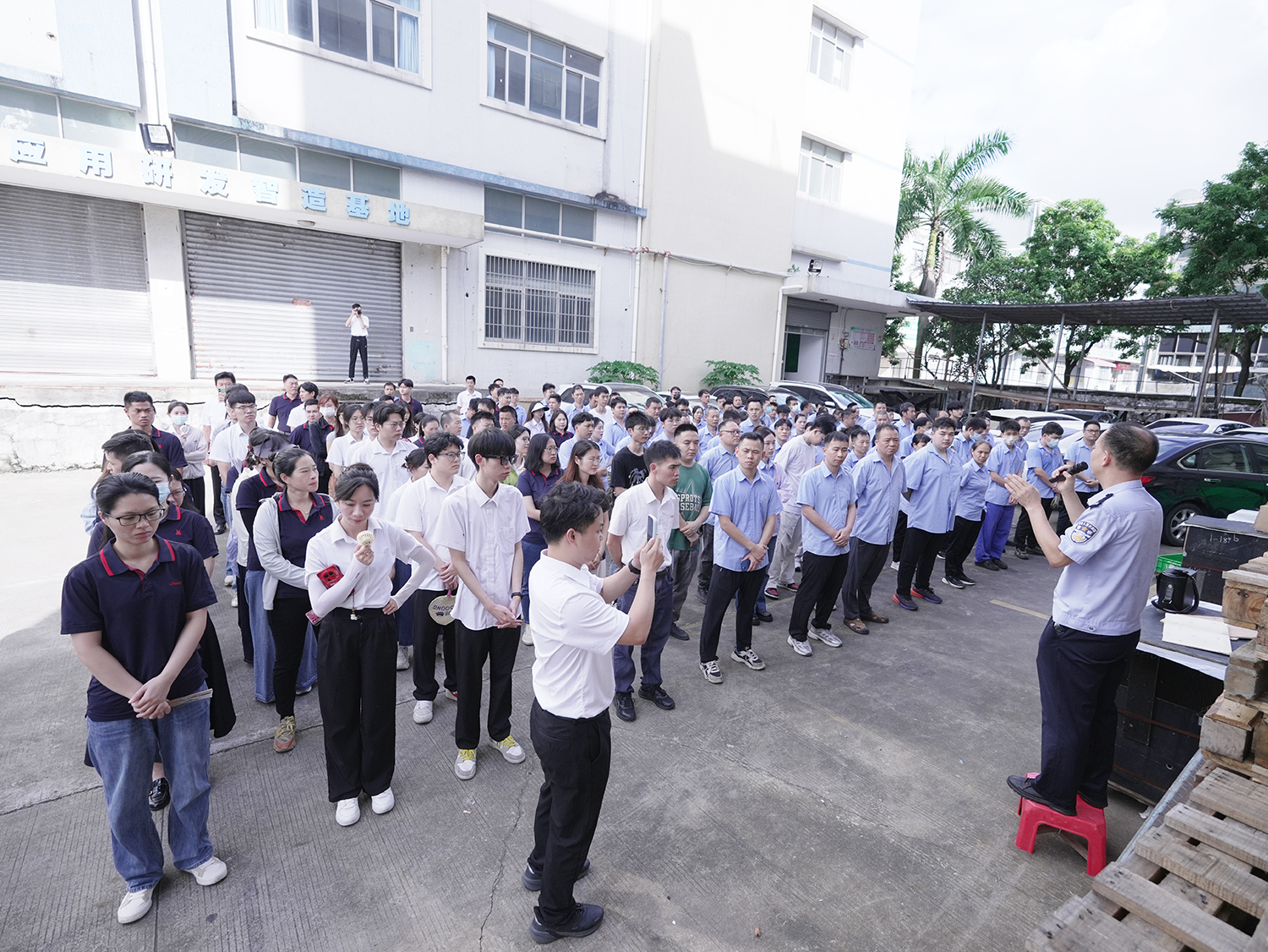 日均被騙100萬！？靈科全員“反詐培訓(xùn)”，<i style='color:red'>民警</i>怒揭詐騙內(nèi)幕！